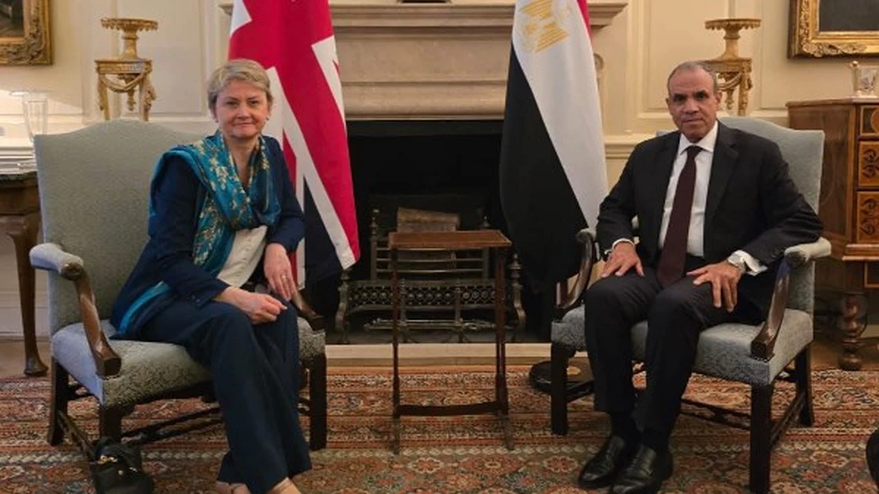 مصر والمملكة المتحدة تتناولان تعزيز العلاقات الثنائية والملفات الإقليمية الأساسية
